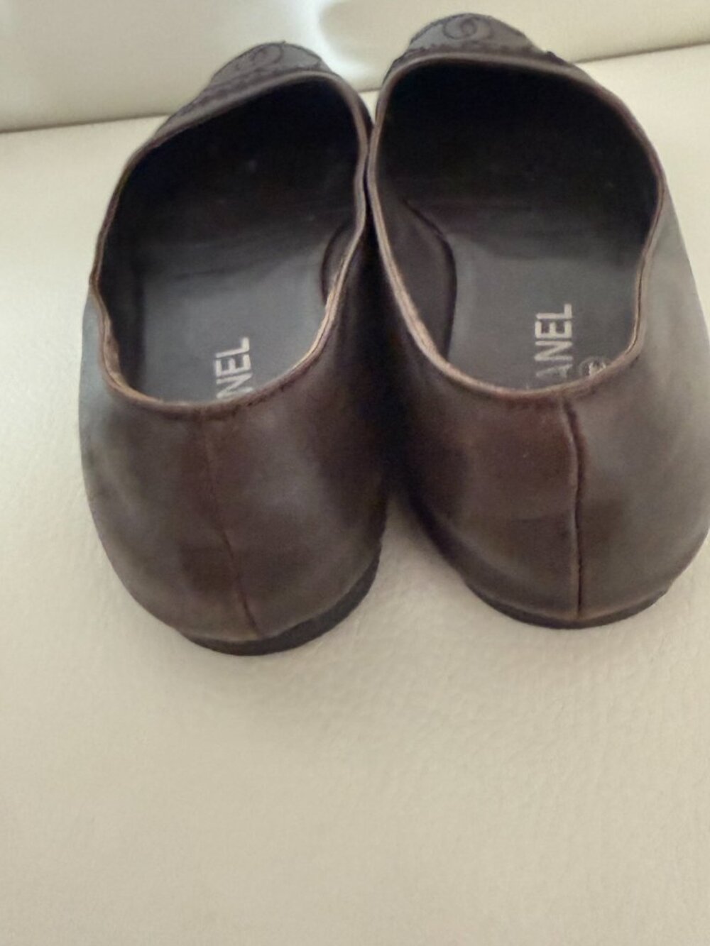 AUTH CHANEL BROWN LEATHER CC LOGO CHAIN TRIM ALMOND TOE BALLET FLATS SHOES 42 - Picture 6 of 7
